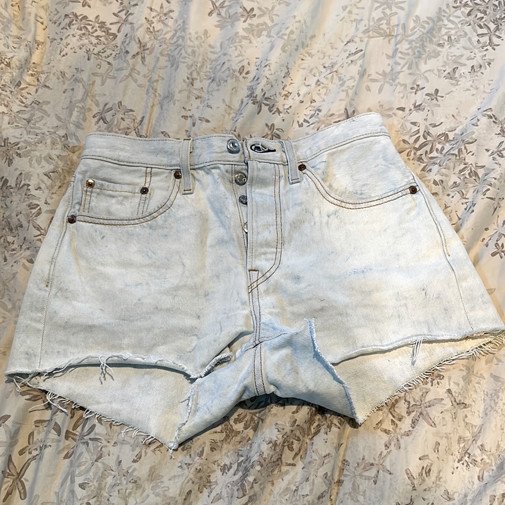 LEVI JEAN SHORT SIZE 27 NEW NEVER WORN
